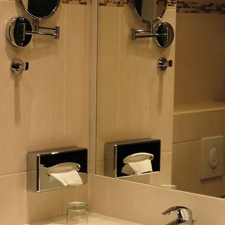 Grand Dream Main Center מלון 4*