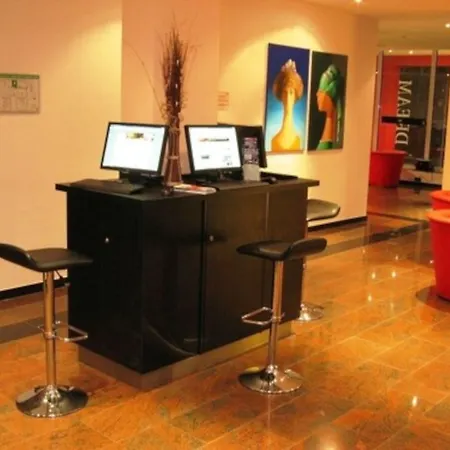 Grand Dream Main Center מלון